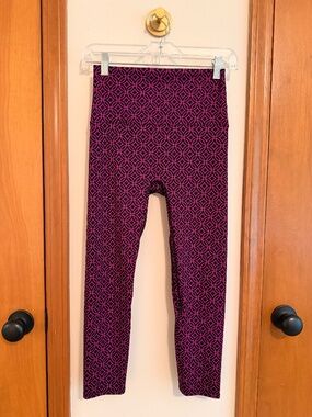 K-Deer Capri Leggings — Pink & Black Tribeca Print